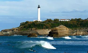 Surfer à Biarritz